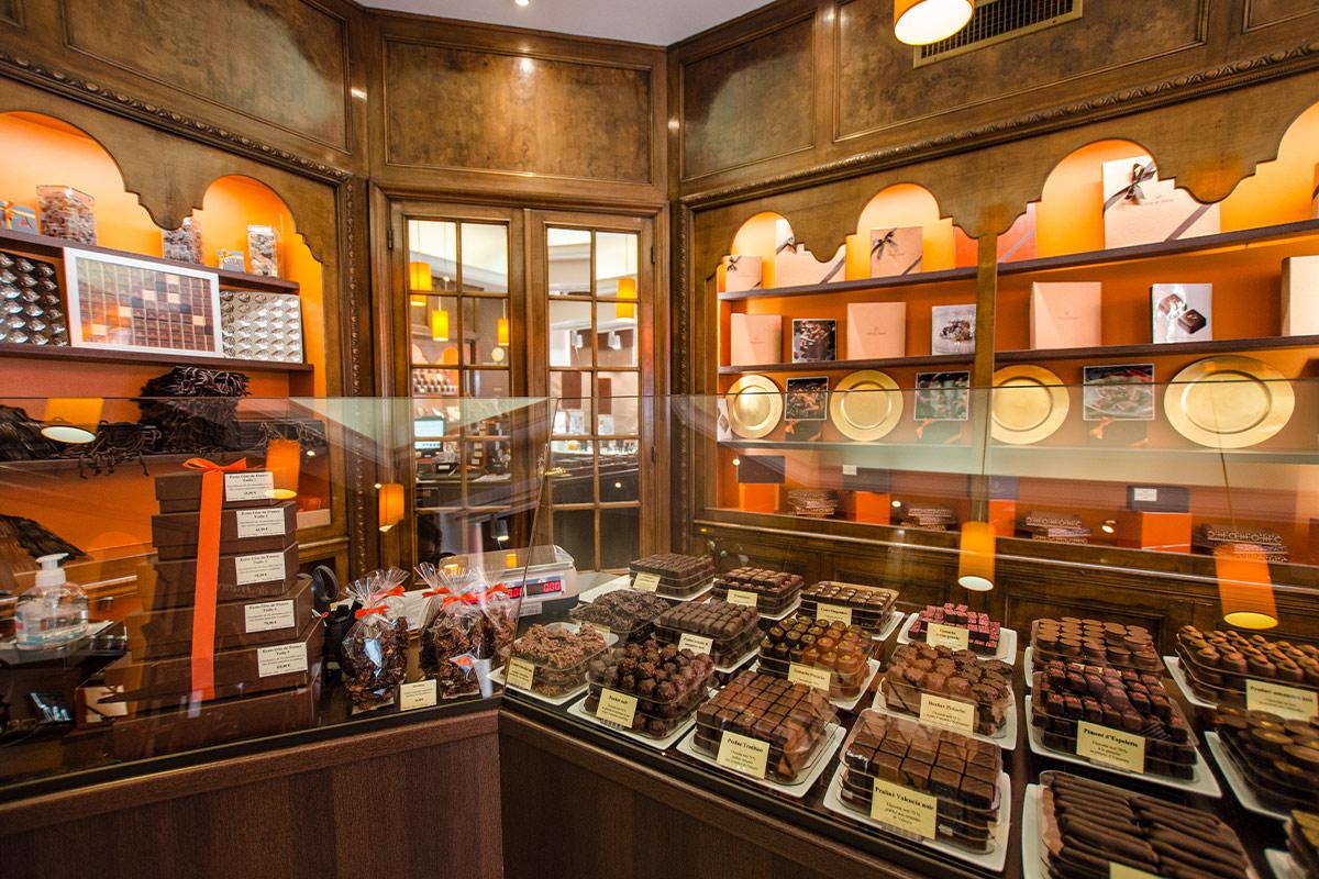 Cote de france cdf chocolatier chocolat paris opera galerie photo boutique paris 1200x800 4